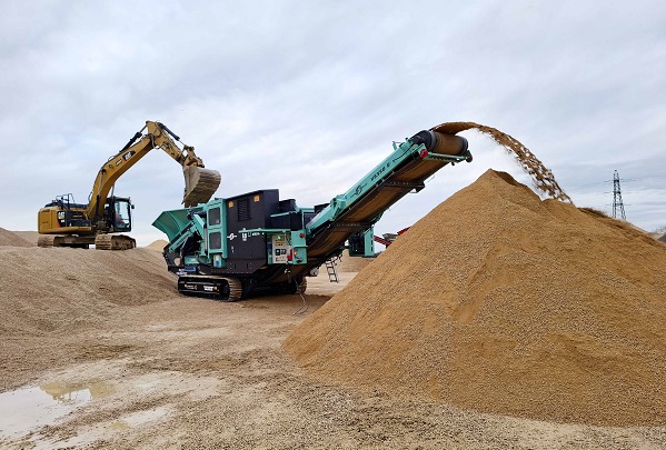 Pilot Crushtec powers Ovenden earthmoving with new TwisterTrac VS350E