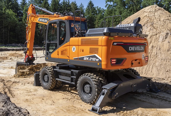 Tracked vs wheeled excavators matching earthmoving equipment to tough conditions in Africa