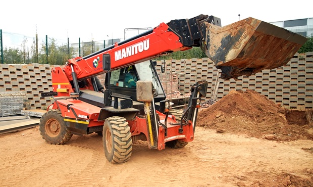 Safety and versatility benchmarks for working at heights