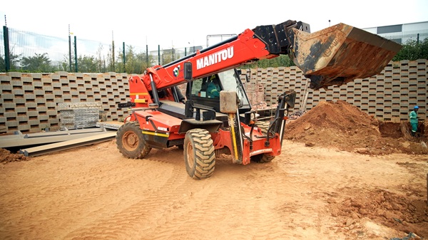 Safety and versatility benchmarks for working at heights