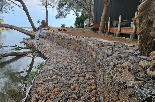 The boxing of rocks for civils AND building